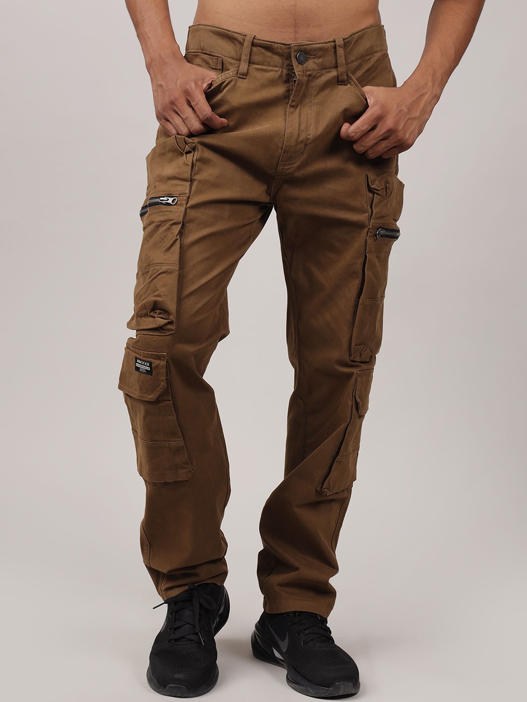 

MMXXII Men Relaxed Straight Leg Straight Fit Cargos Trousers, Brown