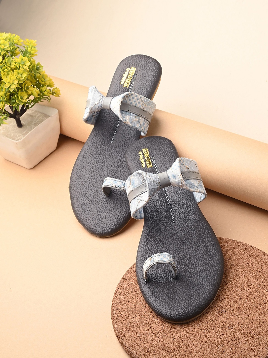 

Anouk Women One Toe Flats with Bows, Grey