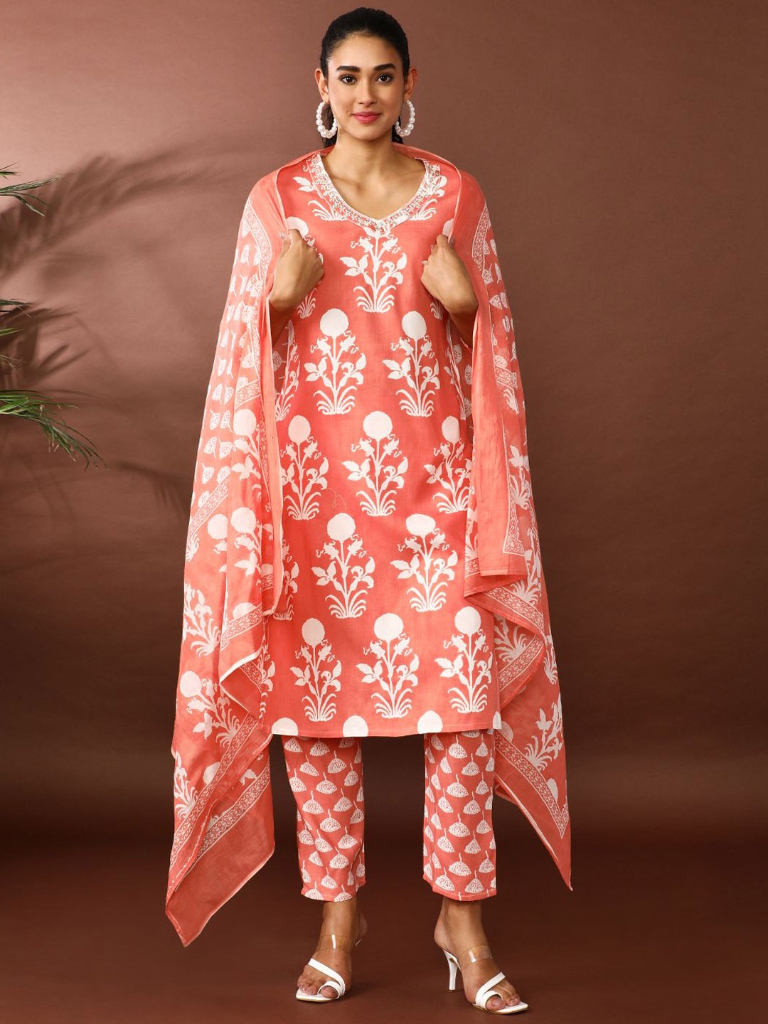 

Jaipur Kurti Floral Printed Straight Kurta With Trouser And Dupatta, Peach