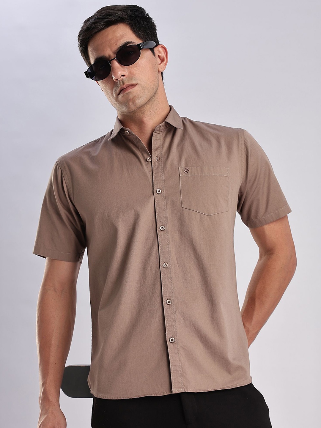 

BS BLUE SQUAD Men India Slim Solid Spread Collar Cotton Casual Shirt, Brown