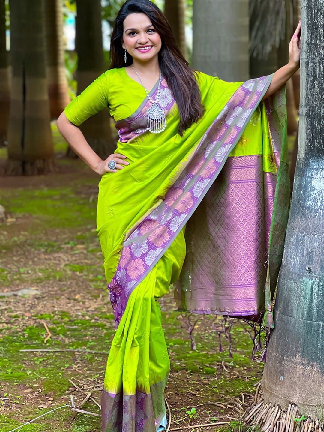 

Rangtulika Ethnics Woven Design Zari Saree, Lime green