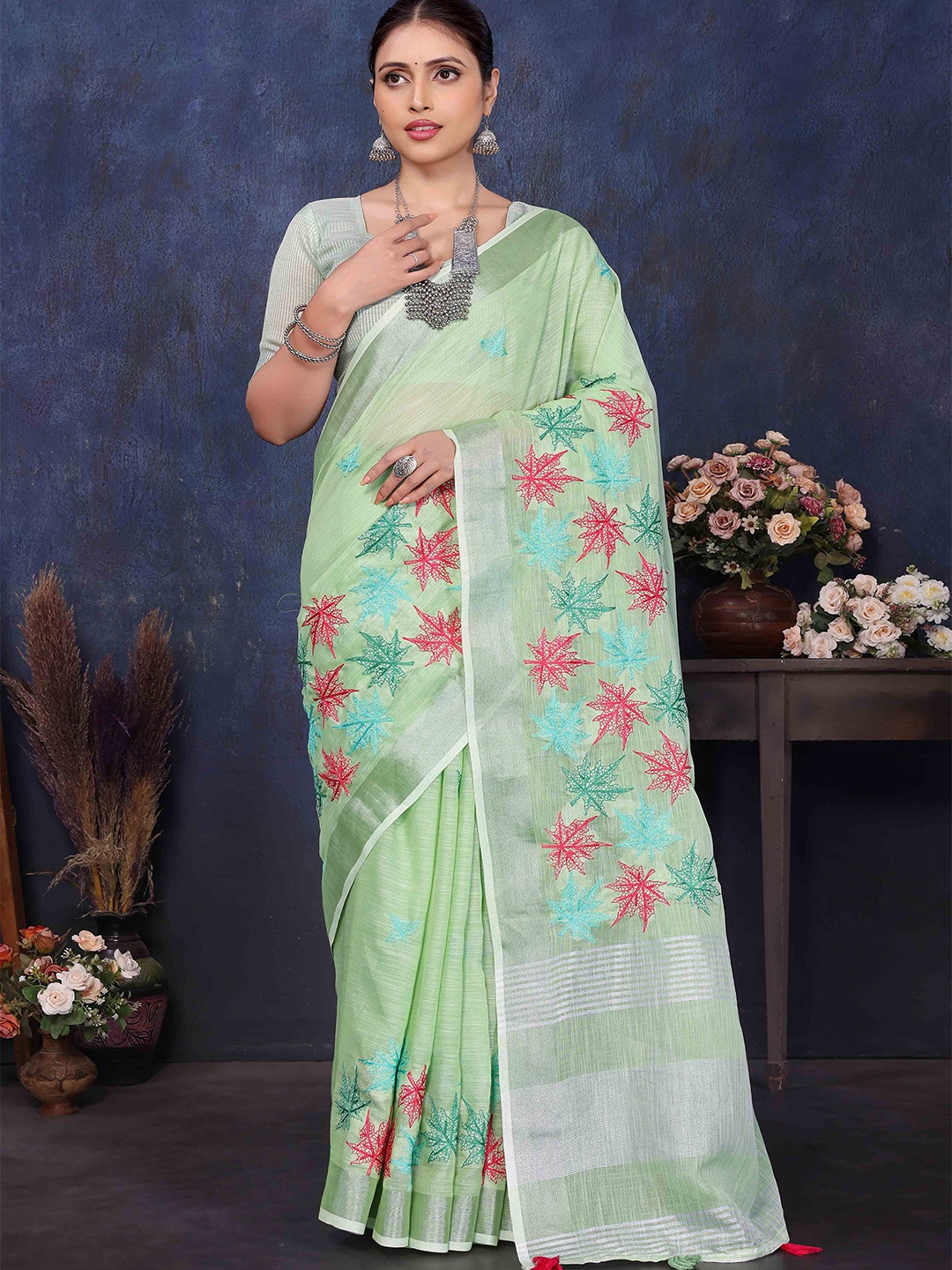 

Peachmode Floral Embroidered Zari Saree, Green
