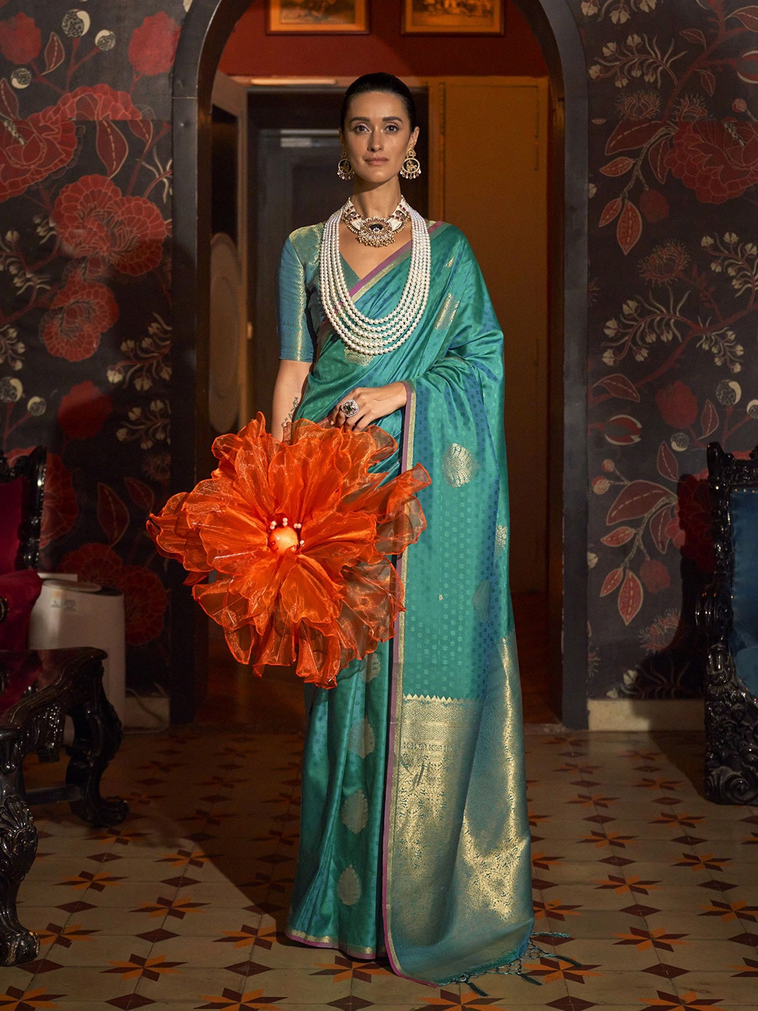 

DIVASTRI Woven Design Zari Saree, Teal