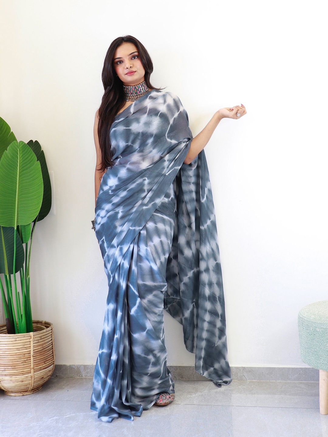 

LeeliPeeri Designer Tie and Dye Ready to Wear Saree, Grey
