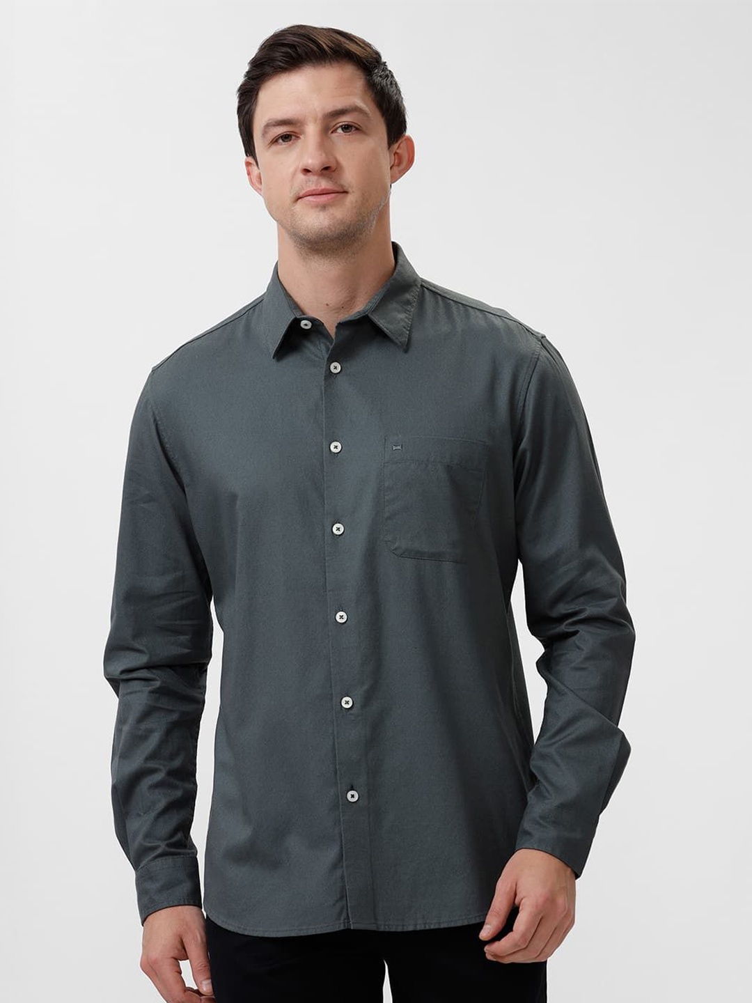 

Basics Men Slim Fit Spread Collar Solid Cotton Casual Shirt, Grey