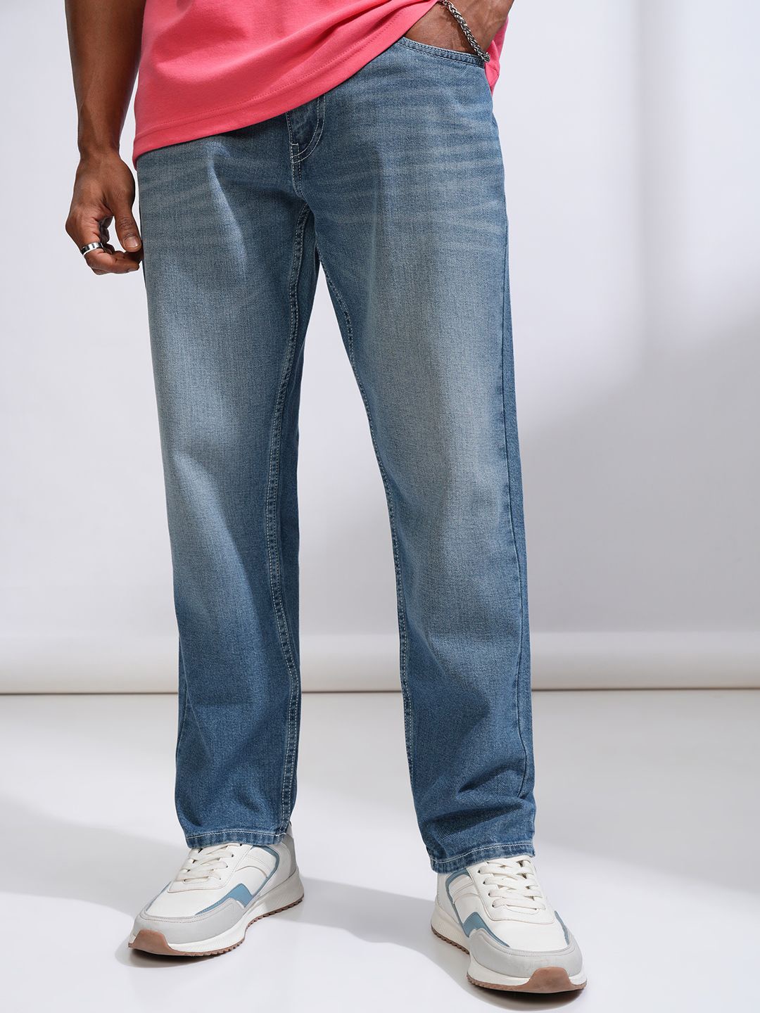 

HIGHLANDER Men Comfort Straight Fit Light Fade Mid-Rise Jeans, Blue