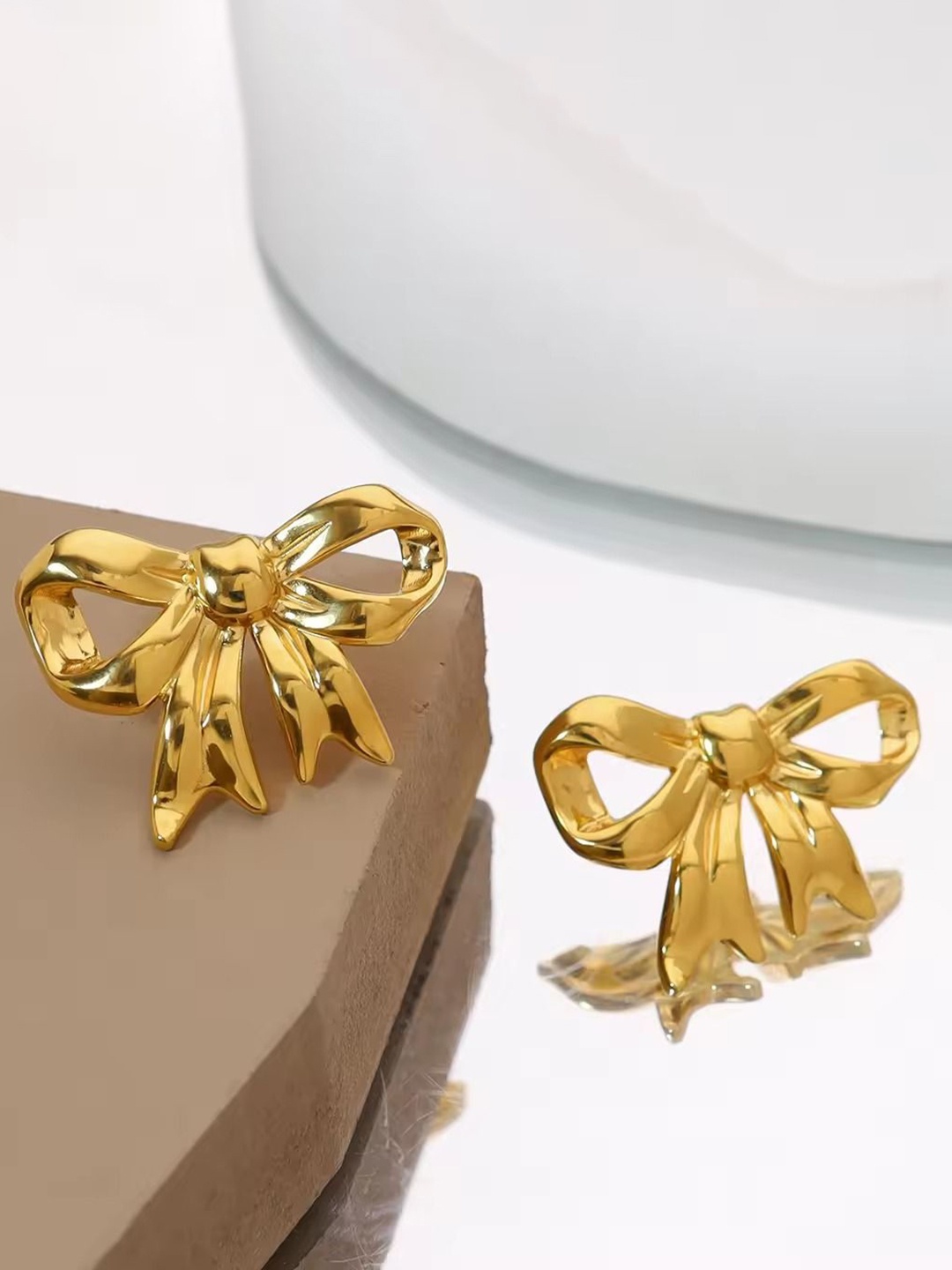 

DressBerry Stainless Steel Gold-Plated Bow Shaped Chunky Anti Tarnish Studs