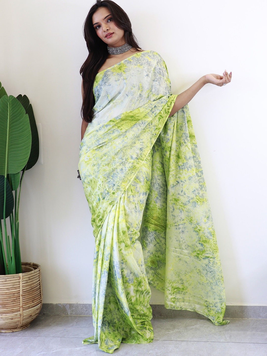 

LeeliPeeri Designer Women Tie and Dye Ready to Wear Saree, Green
