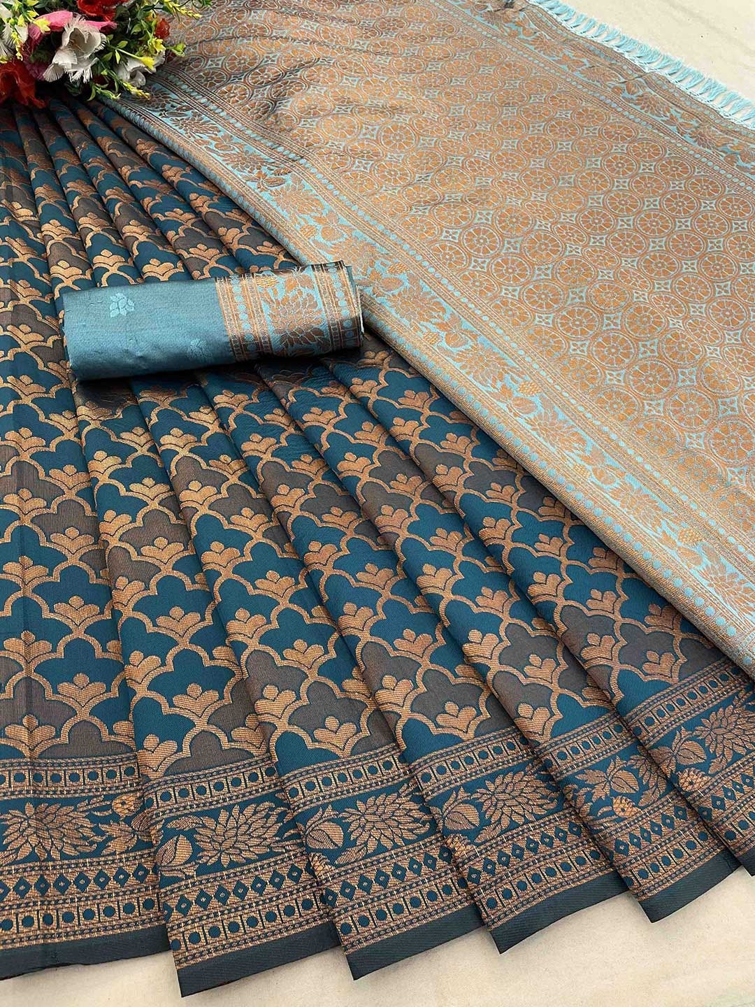 

DIVASTRI Woven Design Zari Banarasi Saree, Teal