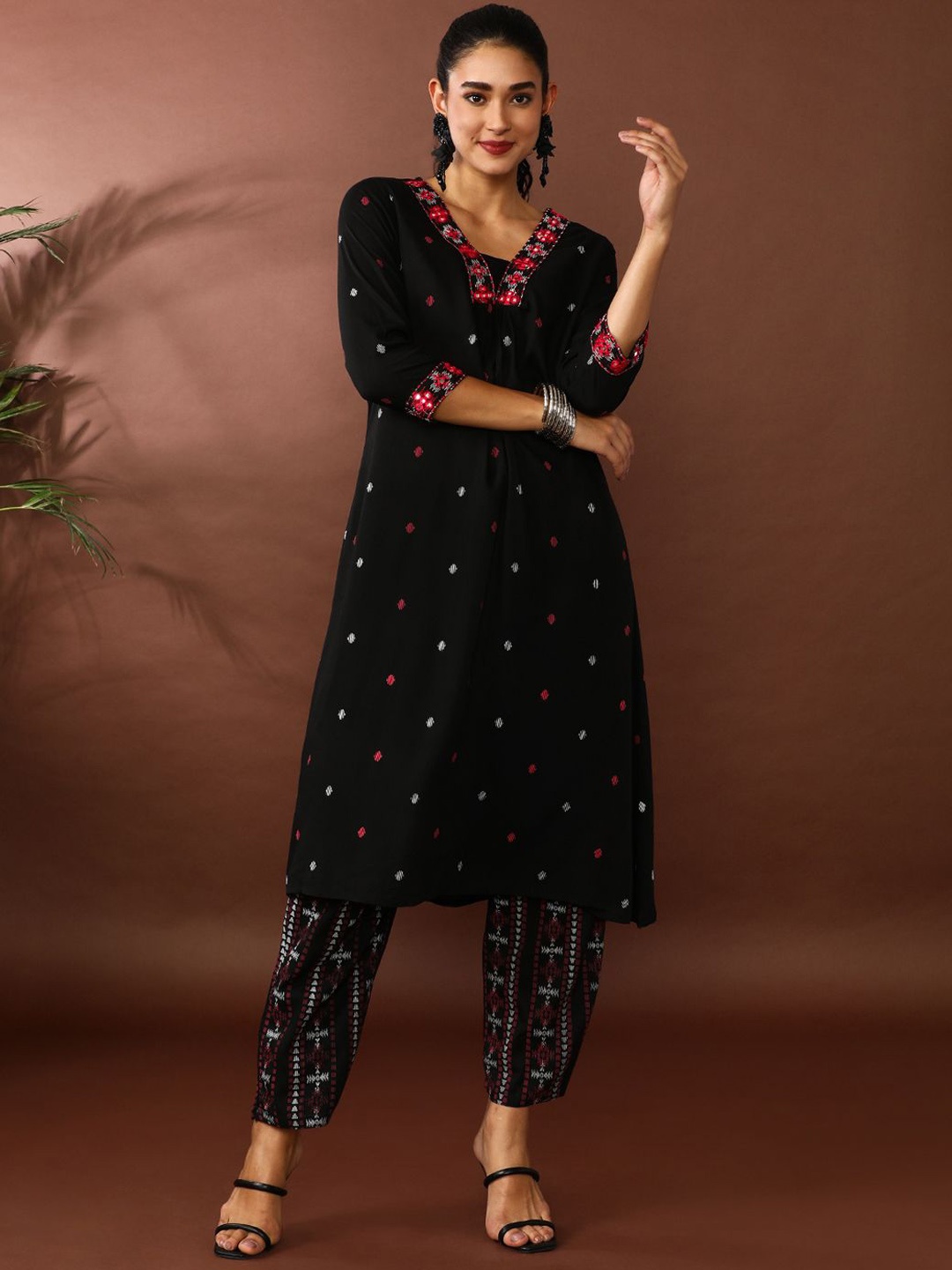 

Jaipur Kurti Woven Design V Neck Regular Mirror Work Kurta With Trousers, Black