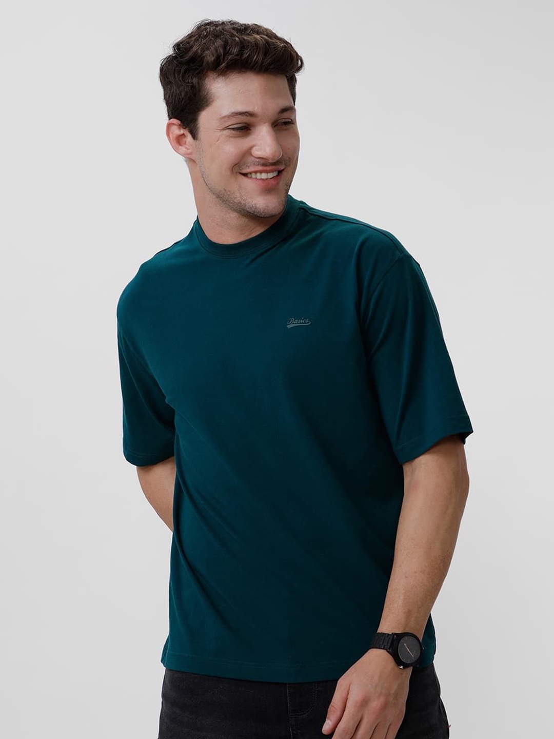 

Basics Men Solid Round Neck Cotton Relaxed Fit T-shirt, Green