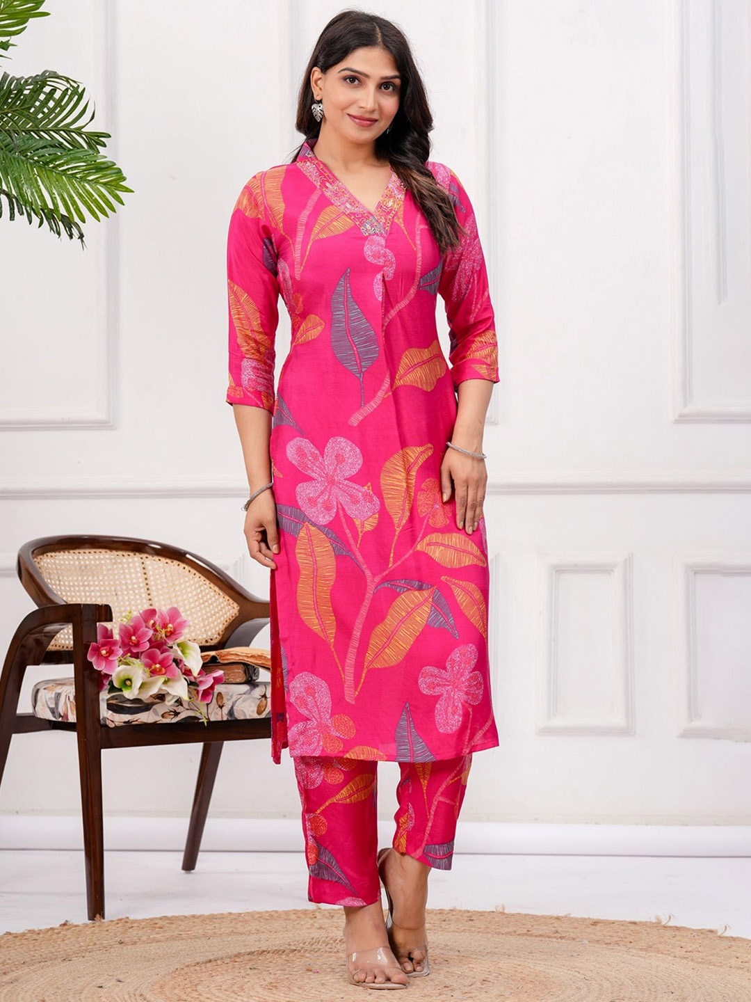 

EtnicaWear Ethnic Motifs Printed Pure Silk Straight Kurta With Trousers, Pink