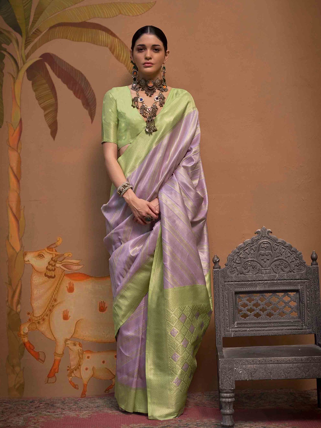 

DIVASTRI Woven Design Zari Saree With Blouse Piece, Lavender
