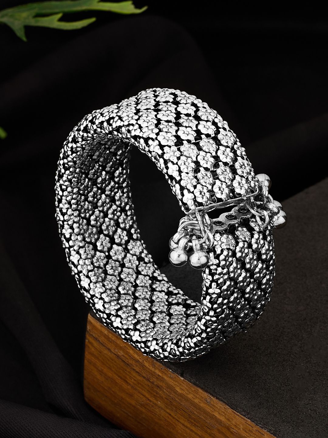 

ATIBELLE Silver Plated Floral Shaped Textured Bangle