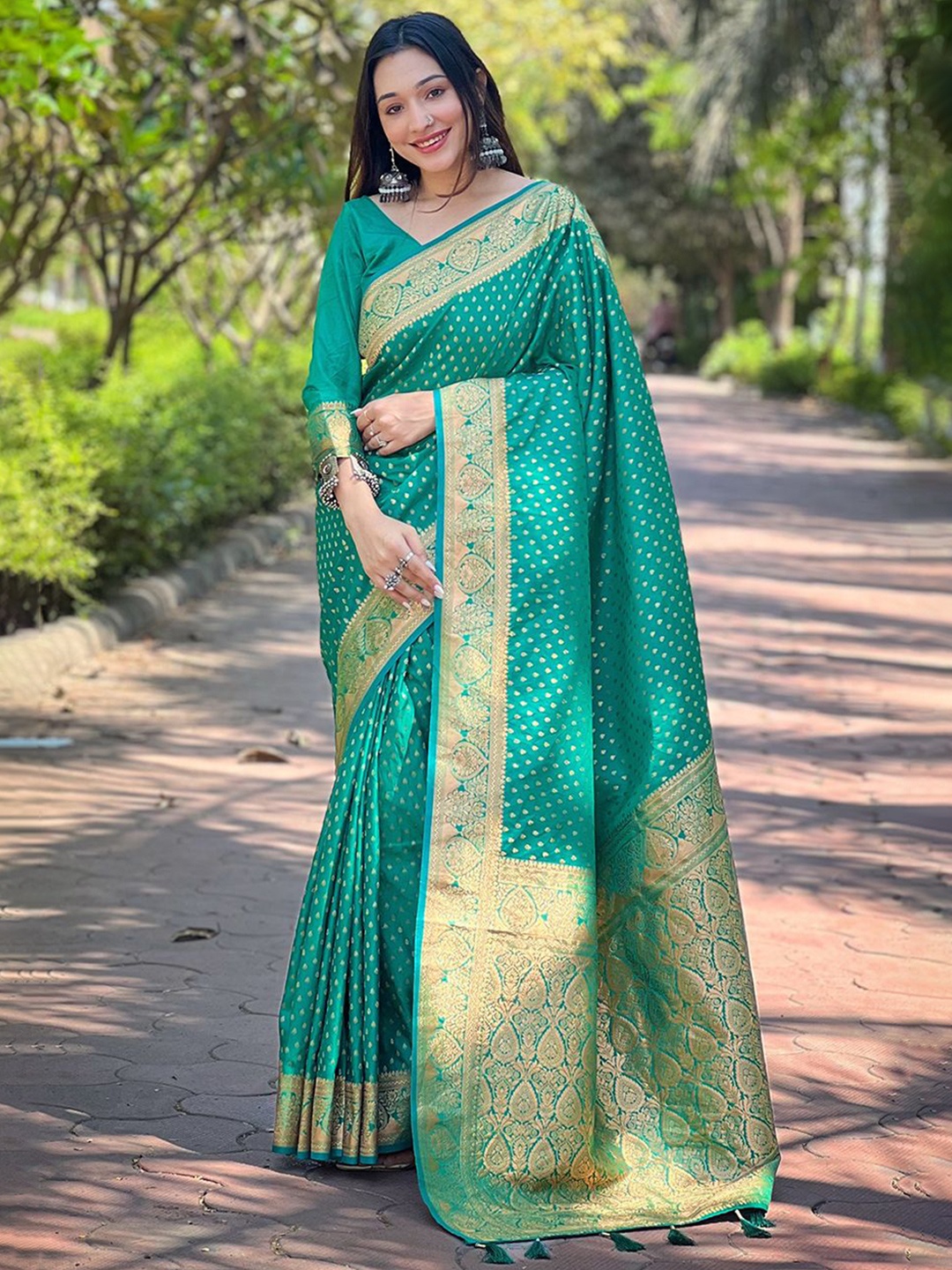 

Rangtulika Ethnics Motifs Woven Design Zari Banarasi Saree, Green