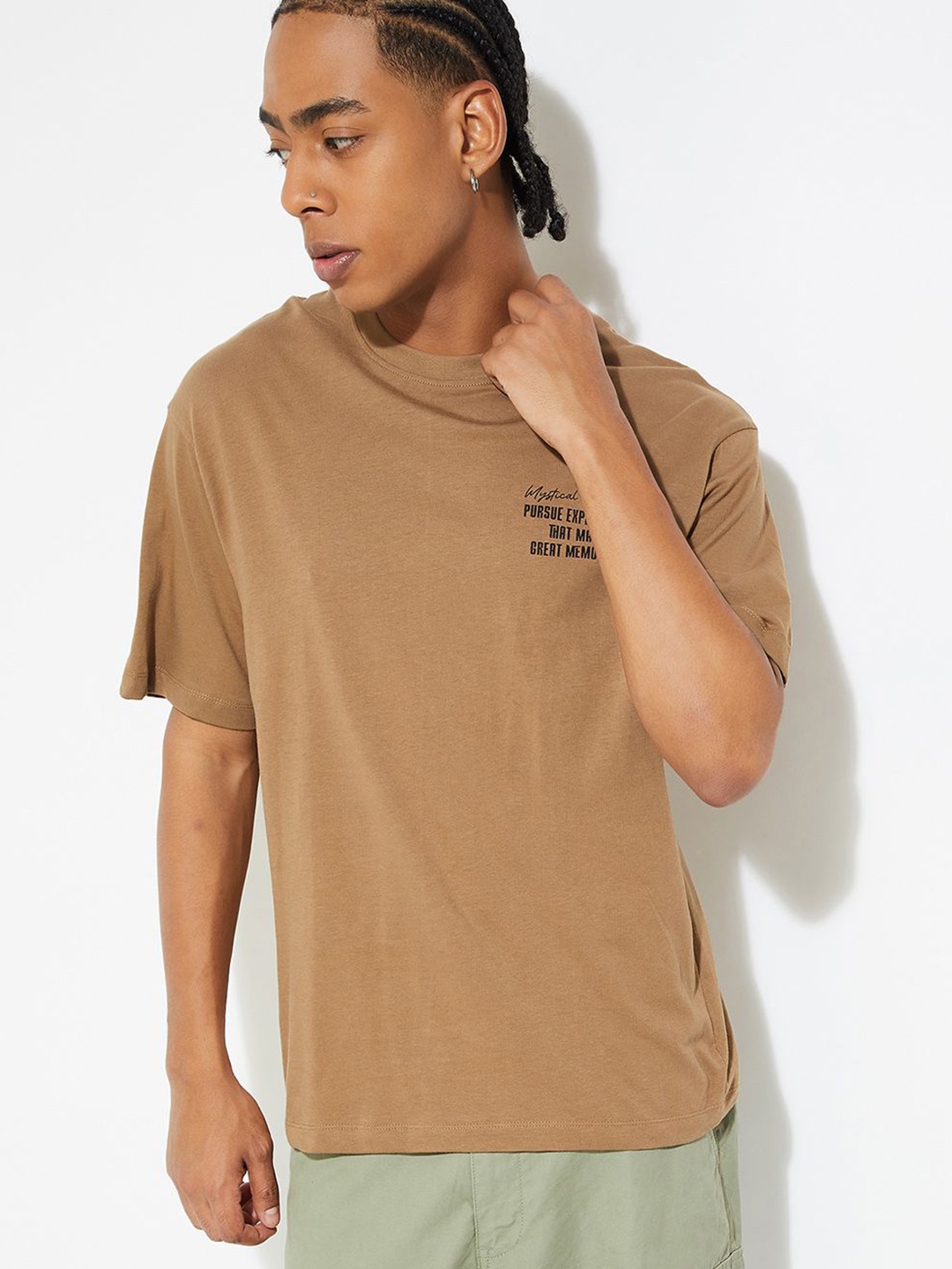 

max Men Typography Printed Henley Neck Extended Sleeves T-shirt, Brown