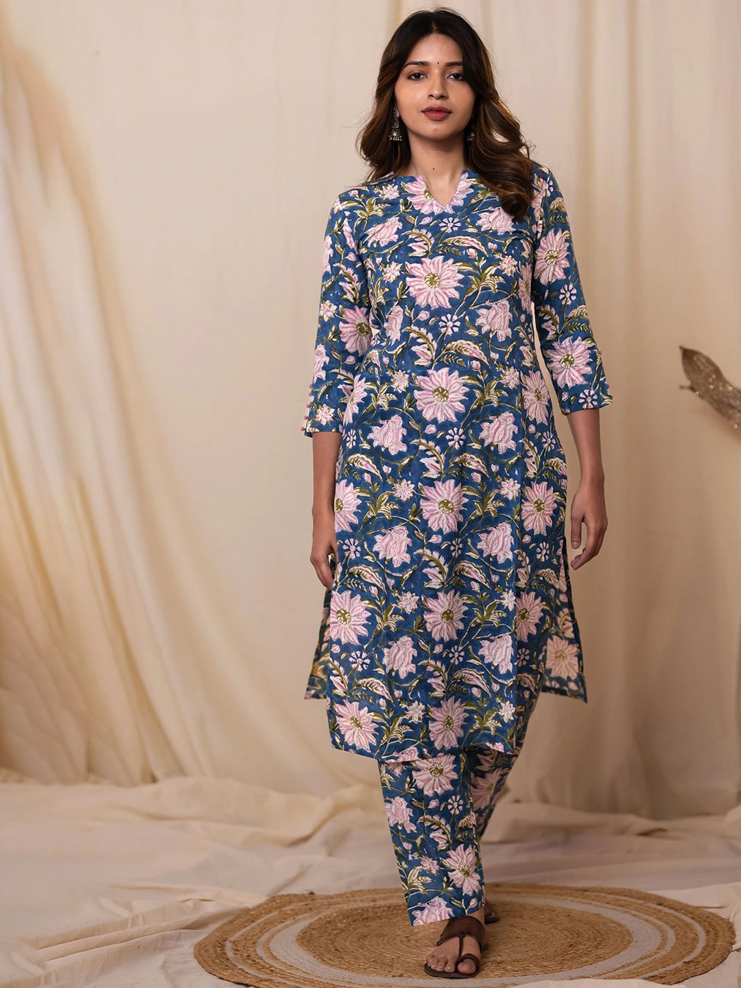 

Sun Fashion And Lifestyle Floral Printed Notch Neck Straight Kurta With Trousers, Blue