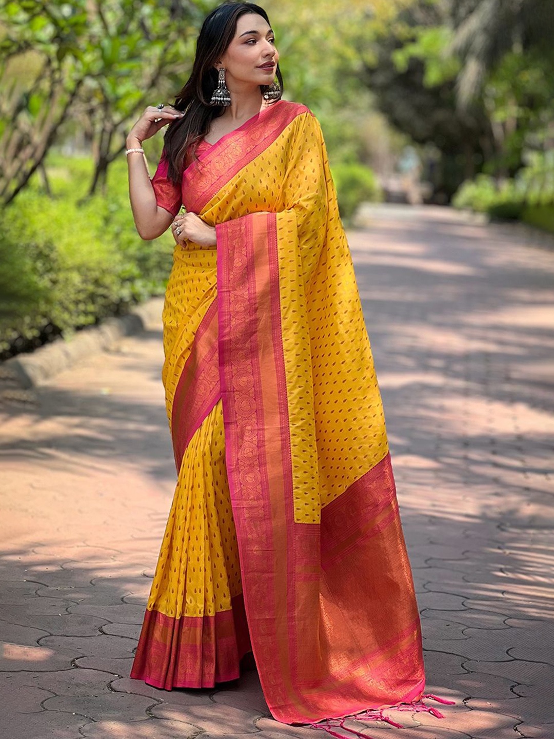 

Rangtulika Ethnics Woven Design Zari Banarasi Saree, Yellow