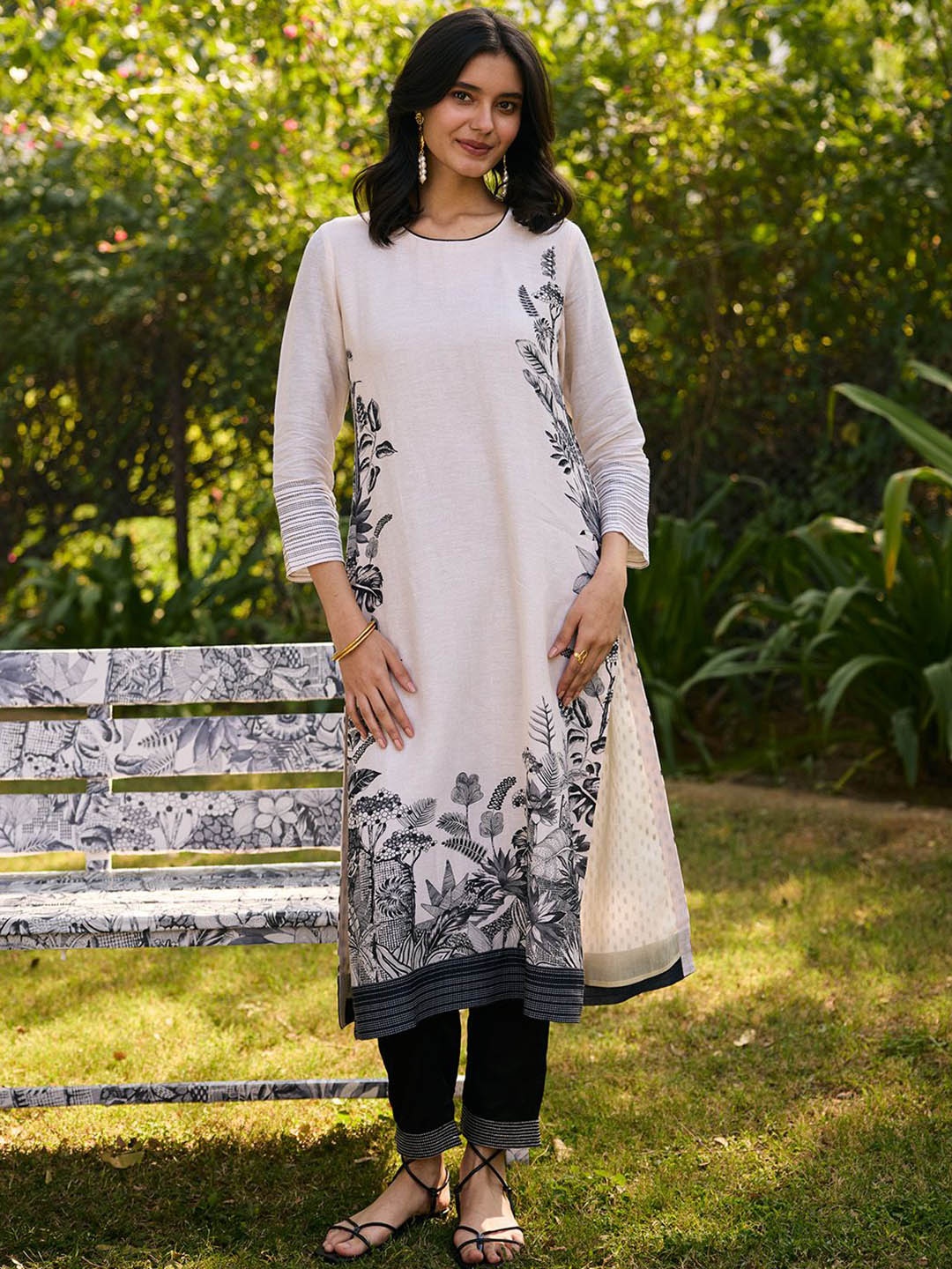 

SAUNDH Floral Printed Layered Kurta With Trousers And Dupatta, Grey