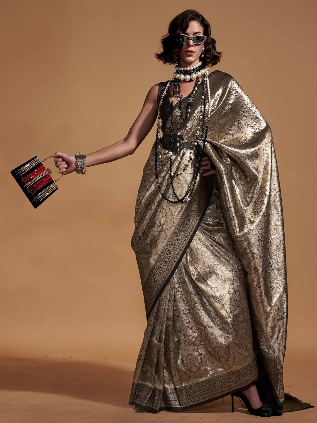

KIMISHA Woven Design Zari Kanjeevaram Saree, Black