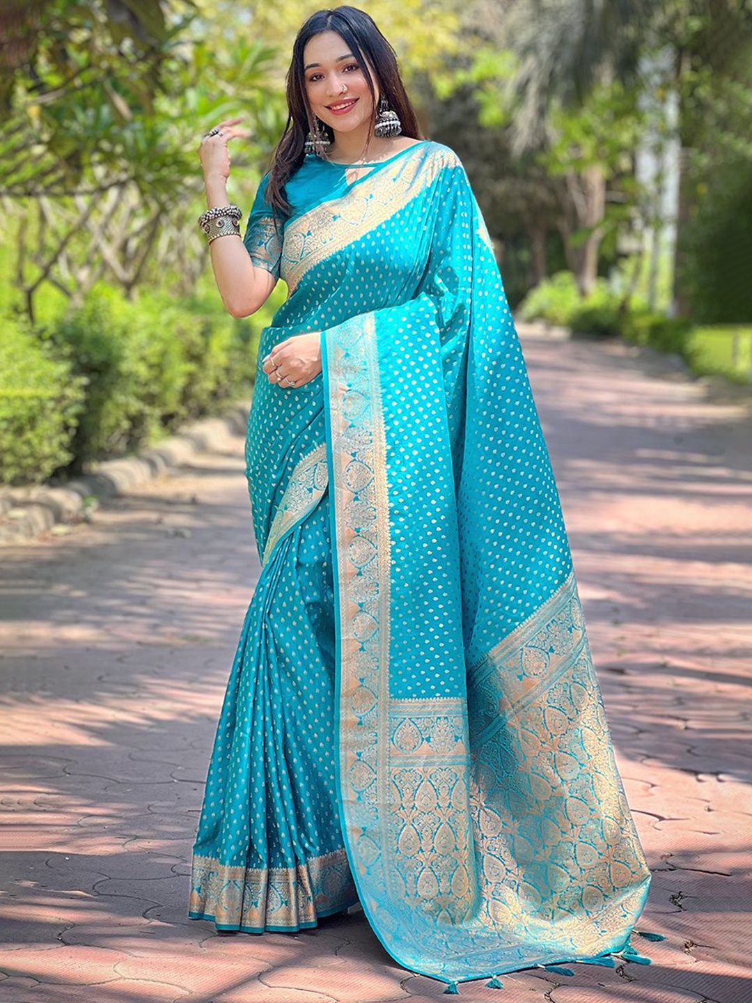 

Rangtulika Ethnics Woven Design Zari Banarasi Saree, Blue
