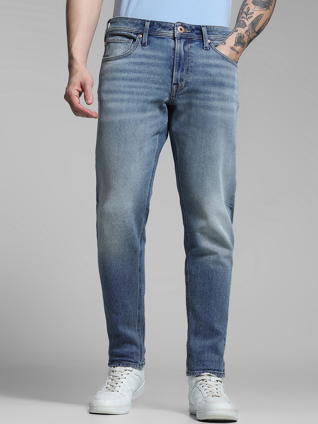 

Jack & Jones Men Slim Fit Low-Rise Light Fade Stretchable Jeans, Blue