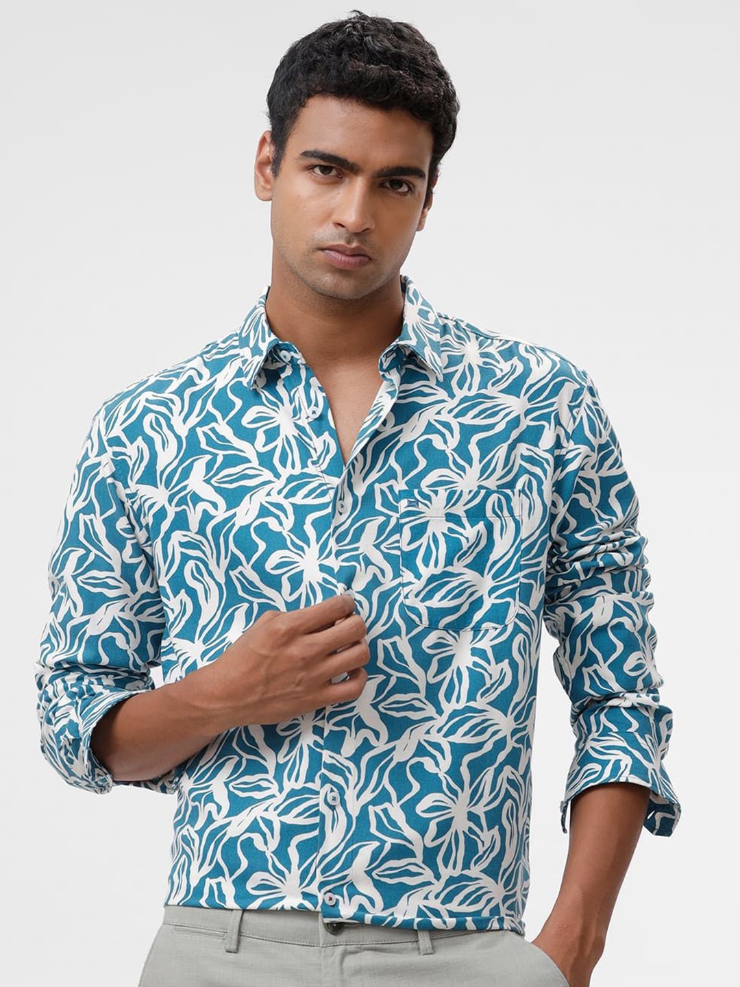 

Basics Men Slim Fit Spread Collar Floral Printed Cotton Casual Shirt, Blue