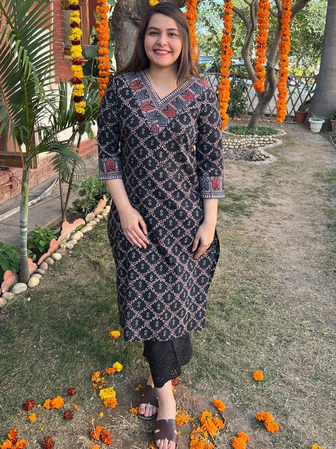 

Sanskritam Plus Size Ethnic Motifs Printed V-Neck Straight Kurta, Blue