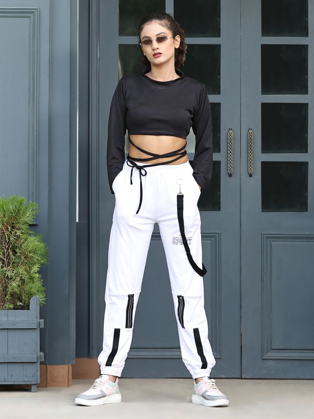 

MAYNEISHA Girls Round Neck Top with Joggers, Black