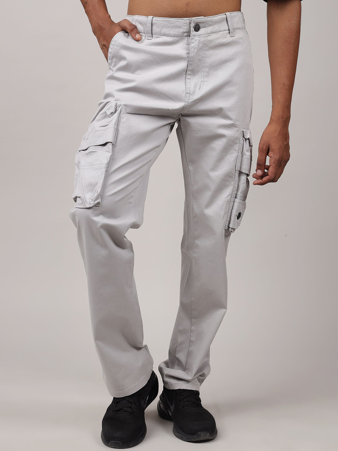 

MMXXII Men Relaxed Straight Leg Straight Fit Mid-Rise Cotton Cargos, Grey
