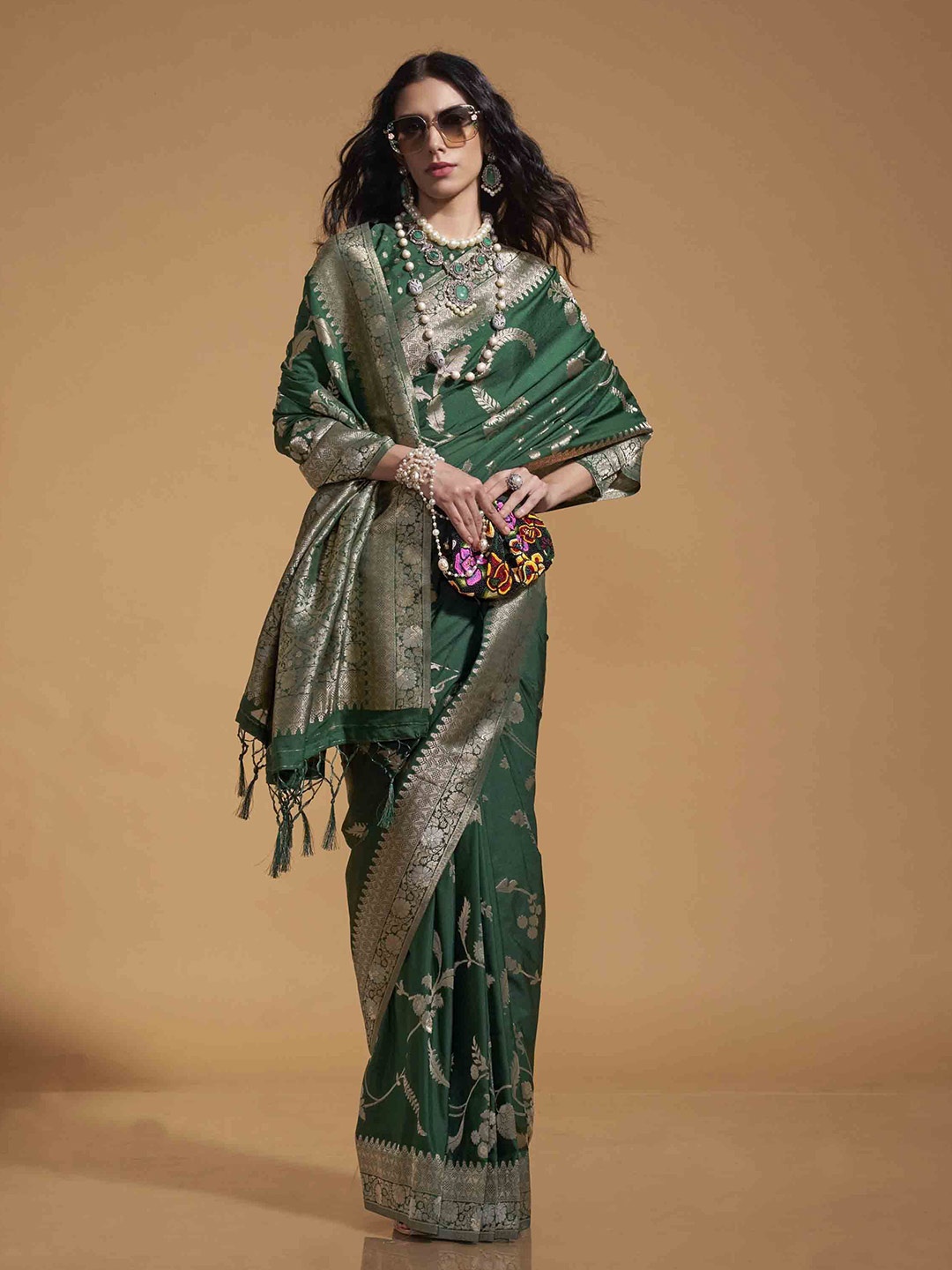 

DIVASTRI Woven Design Zari Pure Georgette Banarasi Saree, Green