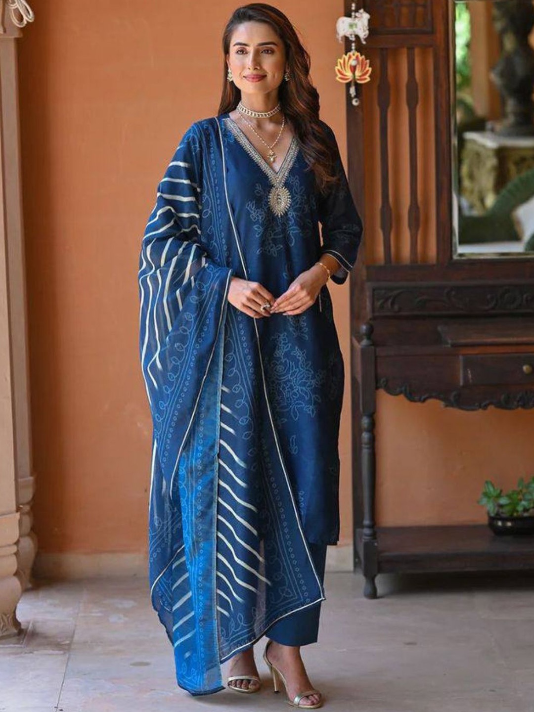 

Navlik Floral Printed Sequinned V-Neck straight Kurta With Trousers And Dupatta, Blue