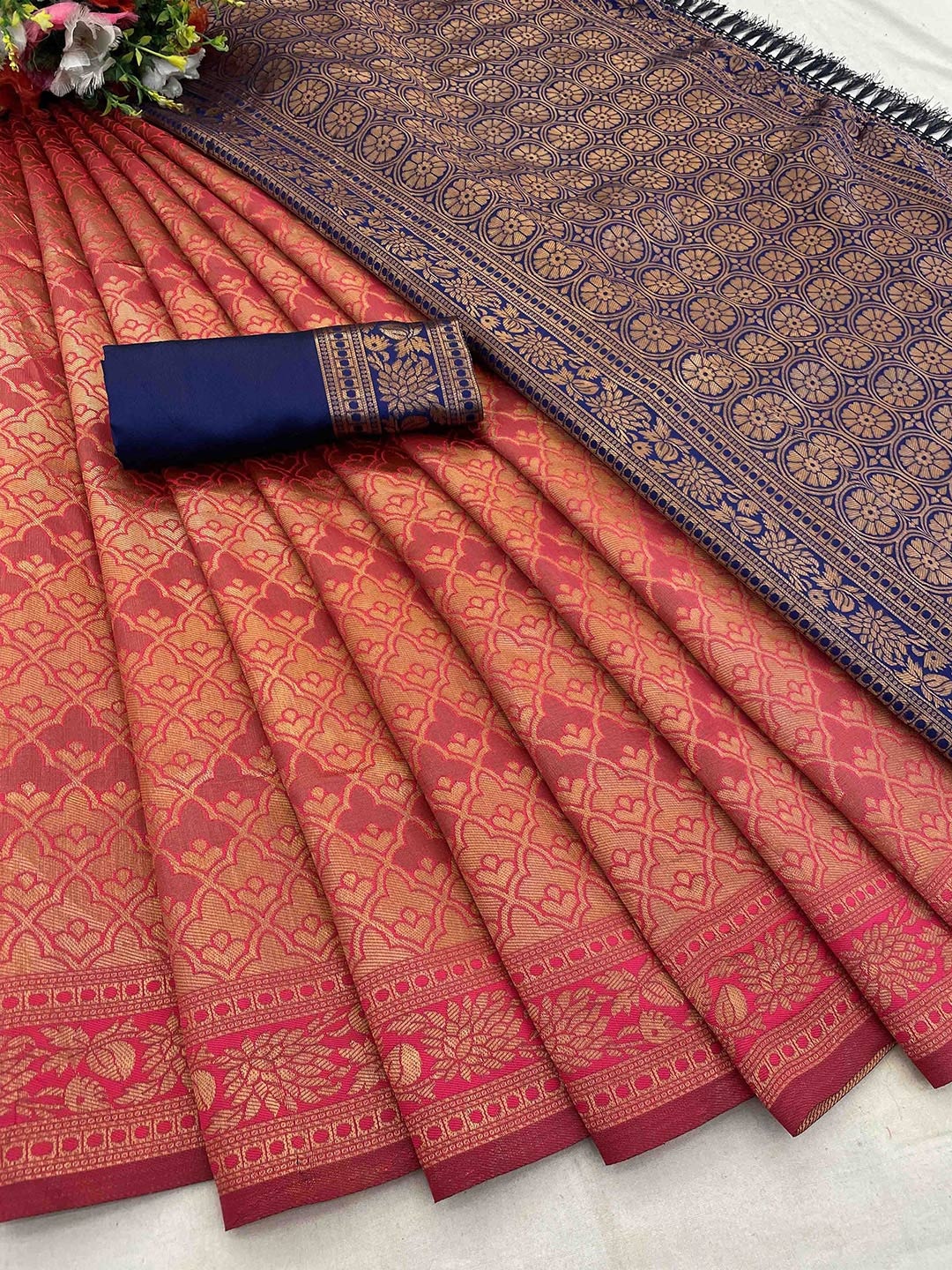 

DIVASTRI Woven Design Zari Banarasi Saree With Unstitched Blouse Piece, Peach