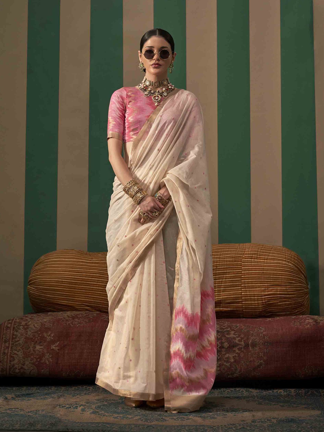 

DIVASTRI Woven Design Zari Saree, Cream