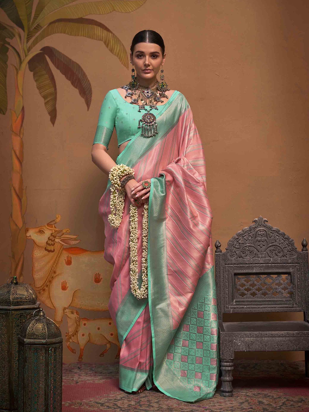 

DIVASTRI Striped Woven Design Zari Saree, Pink