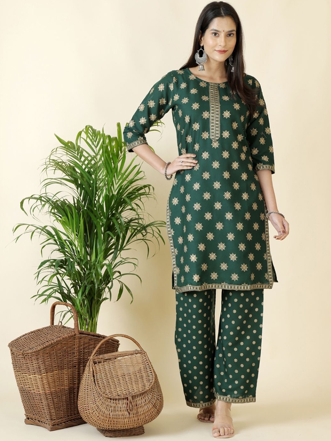 

Moda Rapido Floral Printed Round Neck Straight Kurta with Palazzos, Green