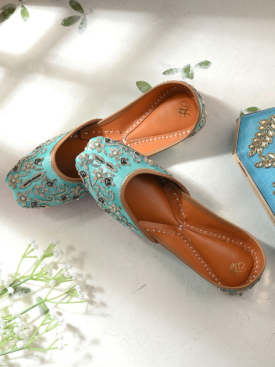 

House of Pataudi Women Embroidered Square Toe Mojaris, Blue