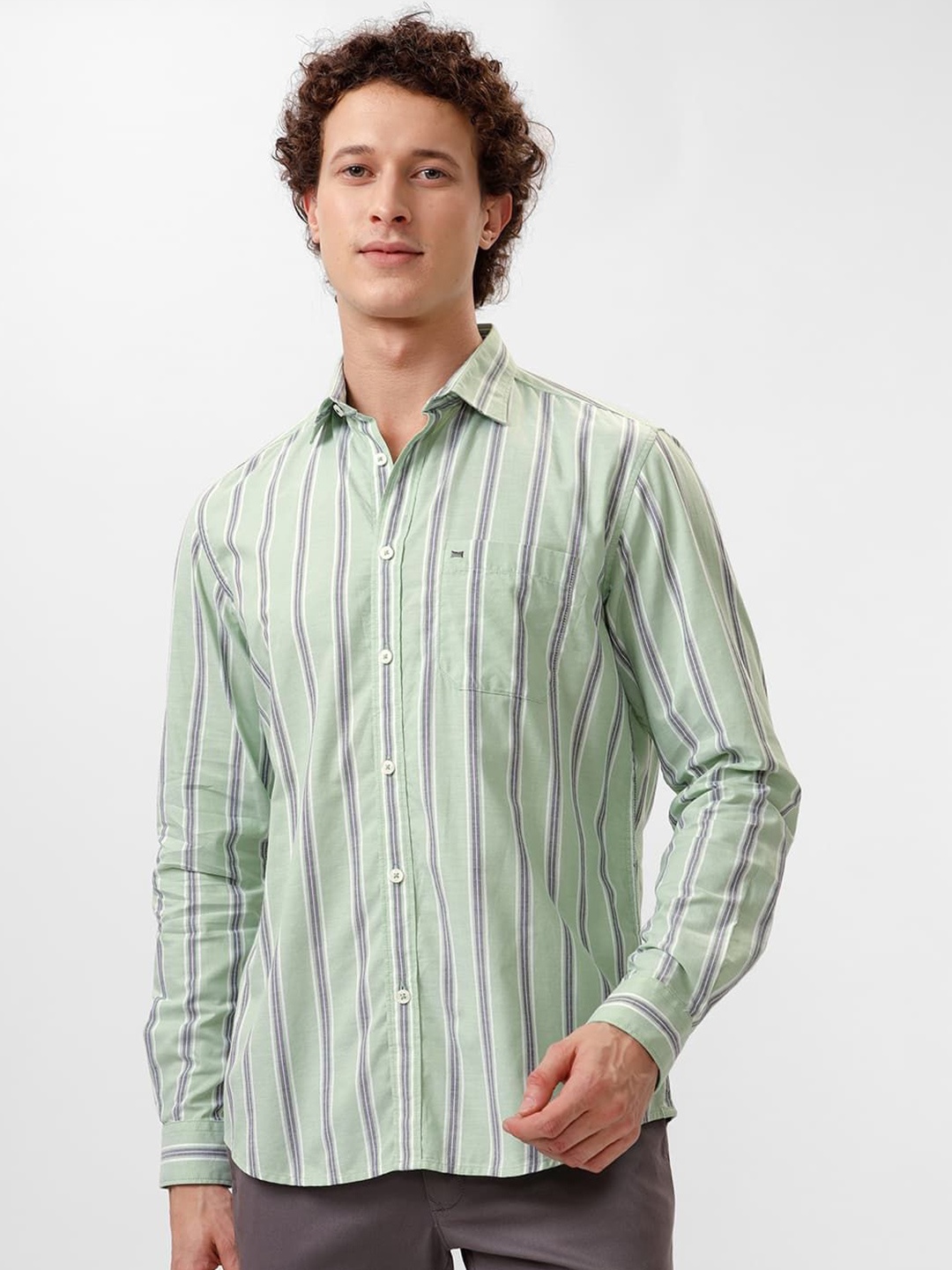 

Basics Men Slim Fit Cutaway Collar Vertical Striped Cotton Casual Shirt, Green