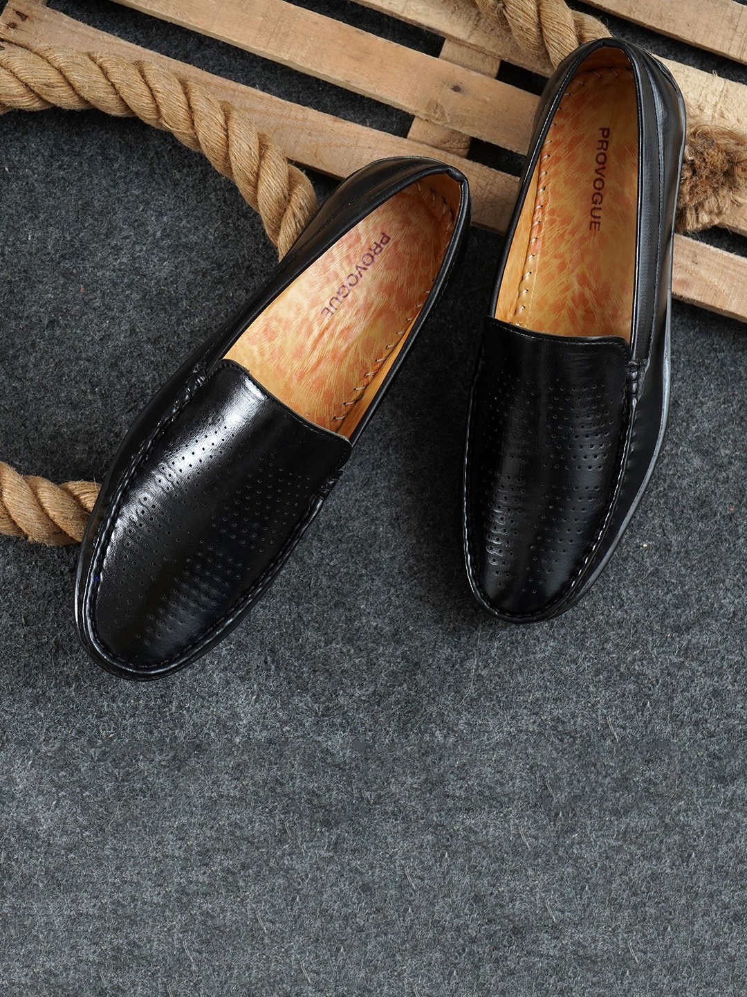 

Provogue Men Textured Loafers, Black