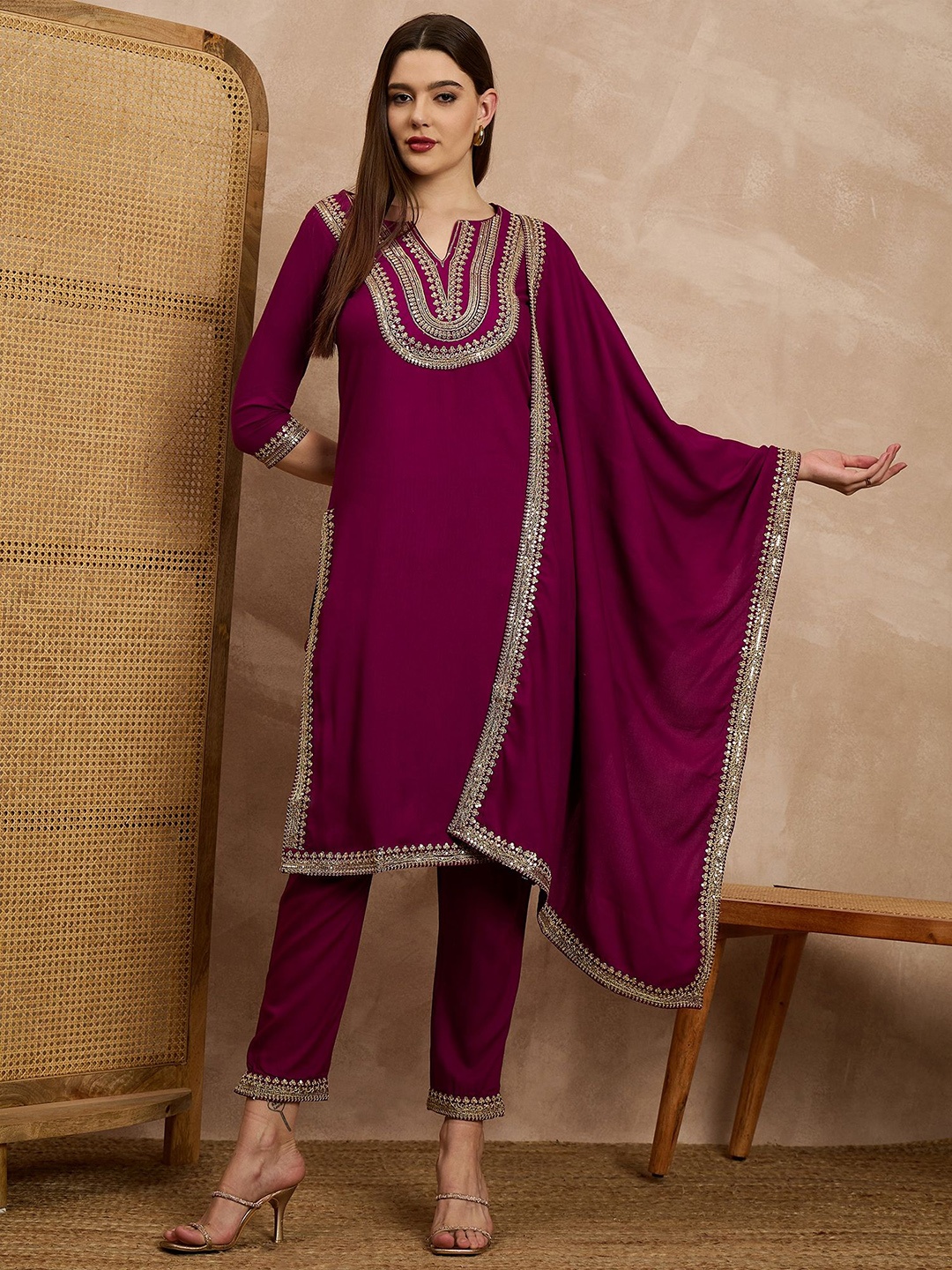 

HERE&NOW Ethnic Motifs Zari Kurta With Trousers & Dupatta, Maroon