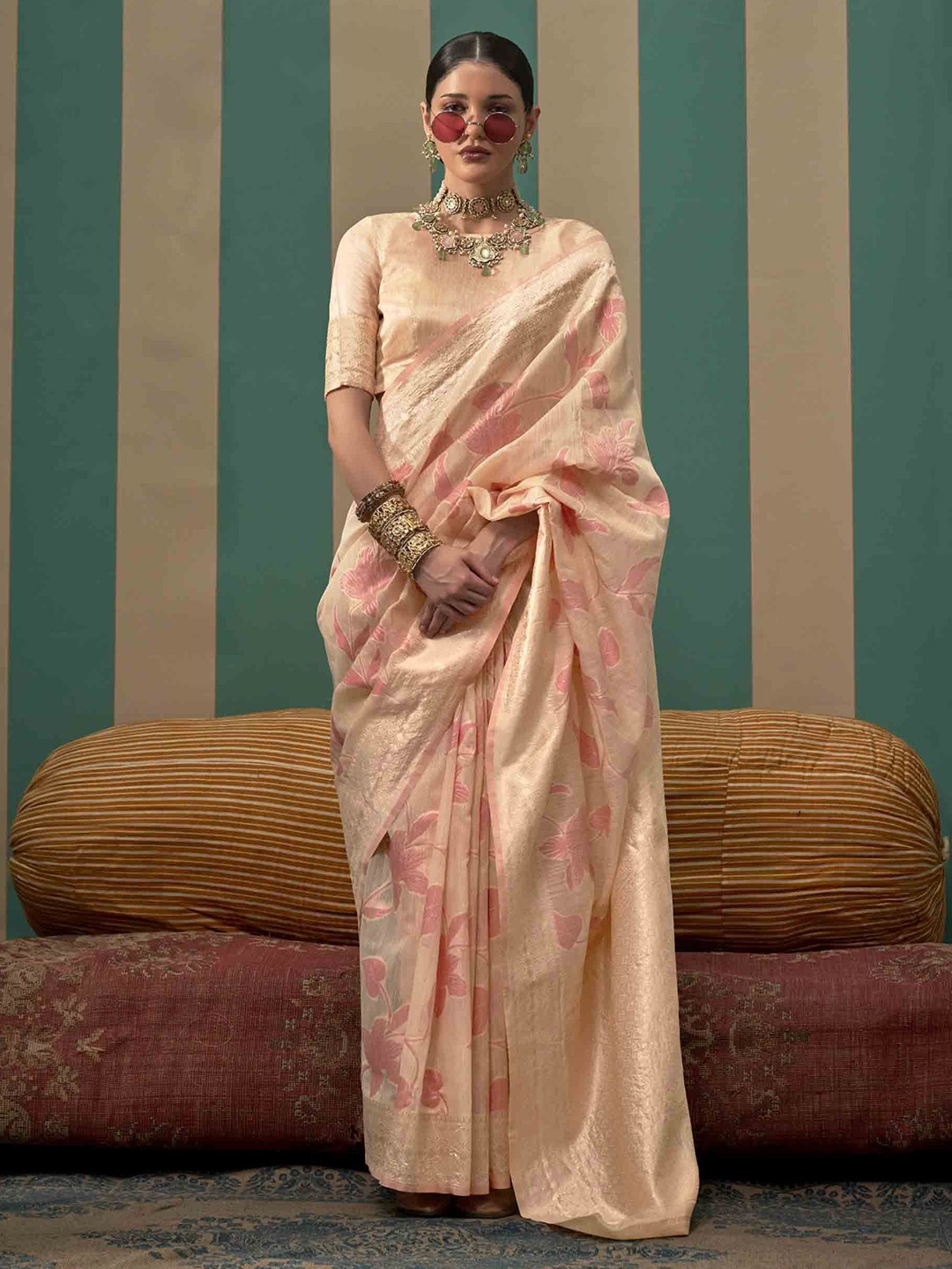 

DIVASTRI Woven Design Zari Banarasi Saree, Cream