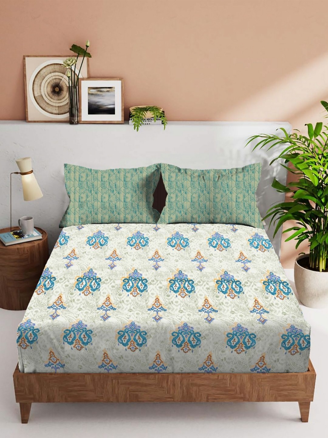 

VINTANA White & Blue 160 TC Queen Bedsheet with 2 Pillow Covers