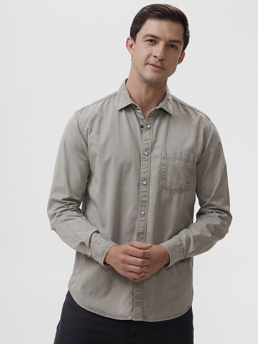 

Basics Men Slim Fit Spread Collar Solid Cotton Casual Shirt, Grey