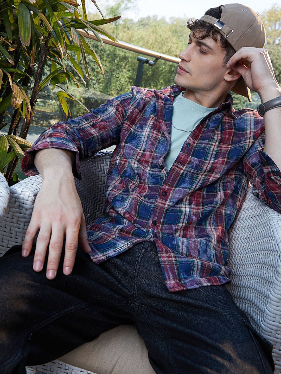 

Campus Sutra Men Classic Fit Cutaway Collar Tartan Checked Cotton Casual Shirt, Blue