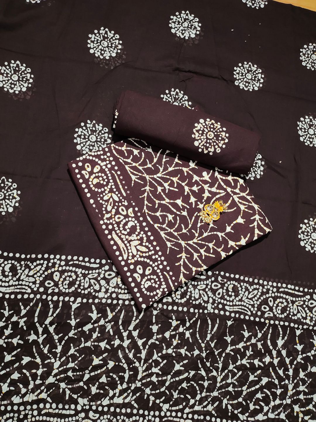 

Farooq Dyeing Printed Pure Cotton Unstitched Dress Material, Brown
