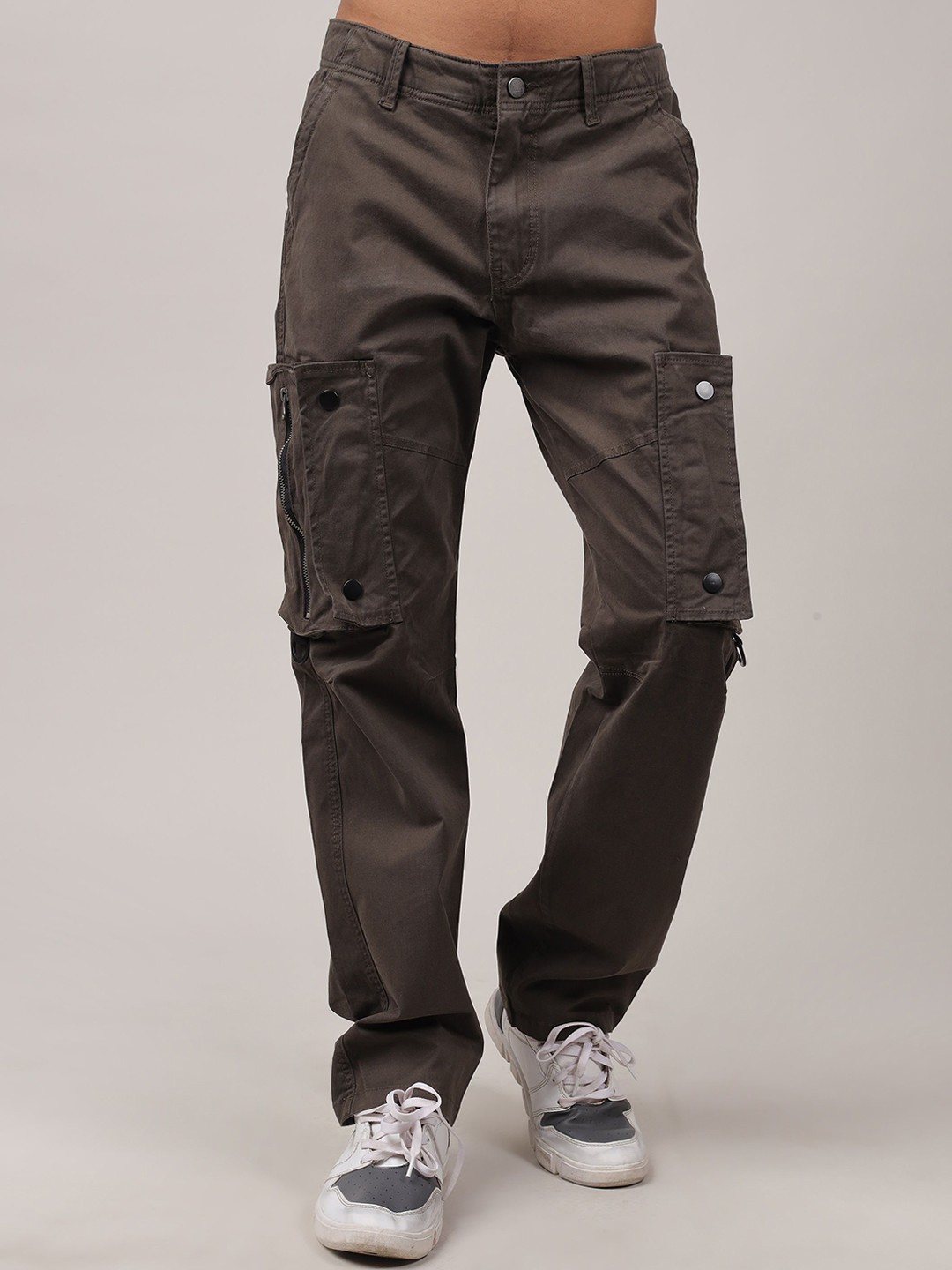

MMXXII Men Relaxed Straight Leg Relaxed Fit Low-Rise Cargos Trousers, Grey melange
