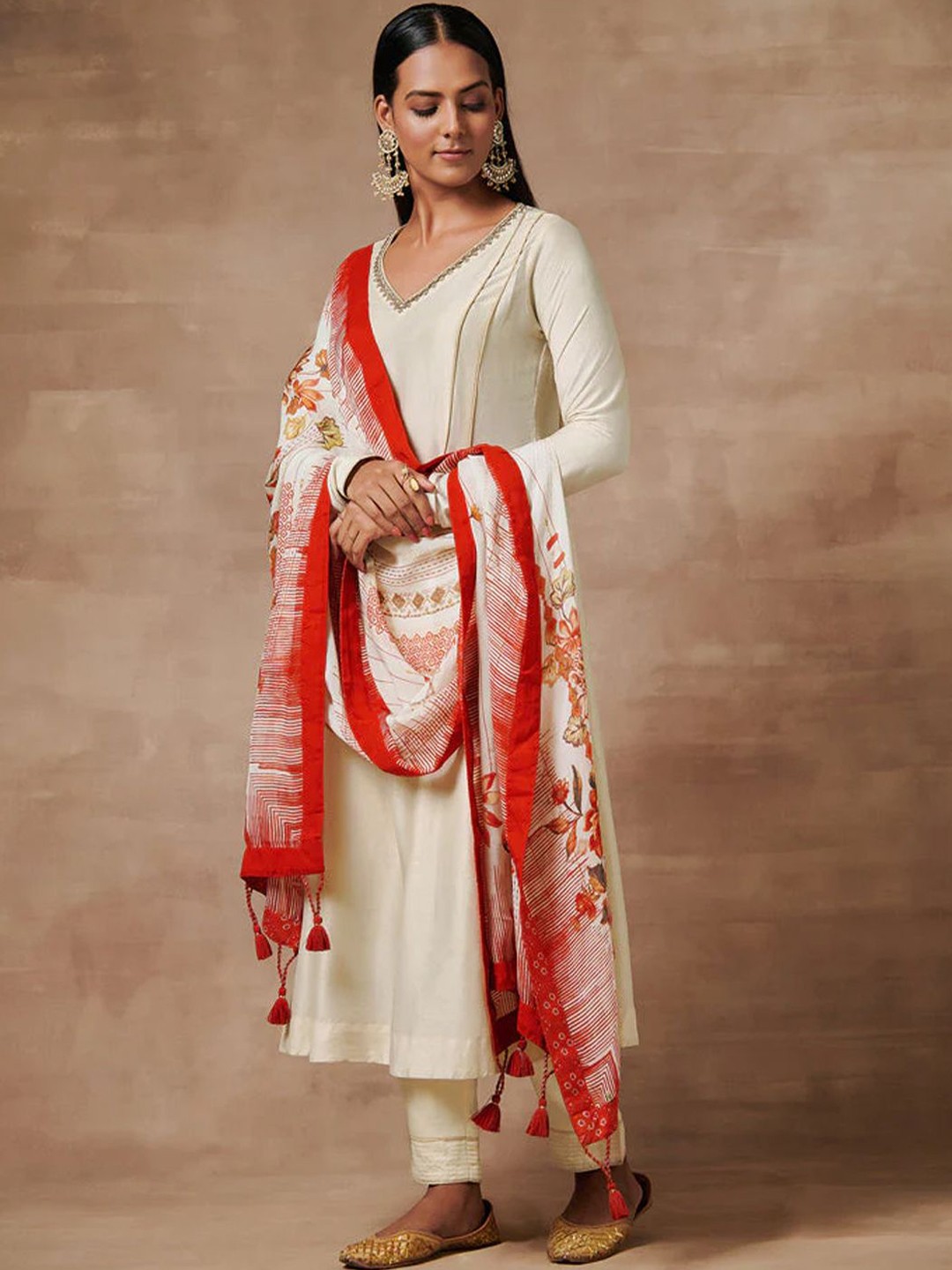 

SAUNDH V-Neck Pure Silk Kurta With Trousers & Dupatta, Off white