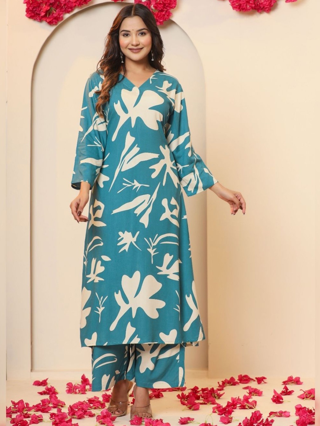 

Atha Fashion Aqua Belle Floral Printed Pure Cotton Kurta With Palazzos, Blue