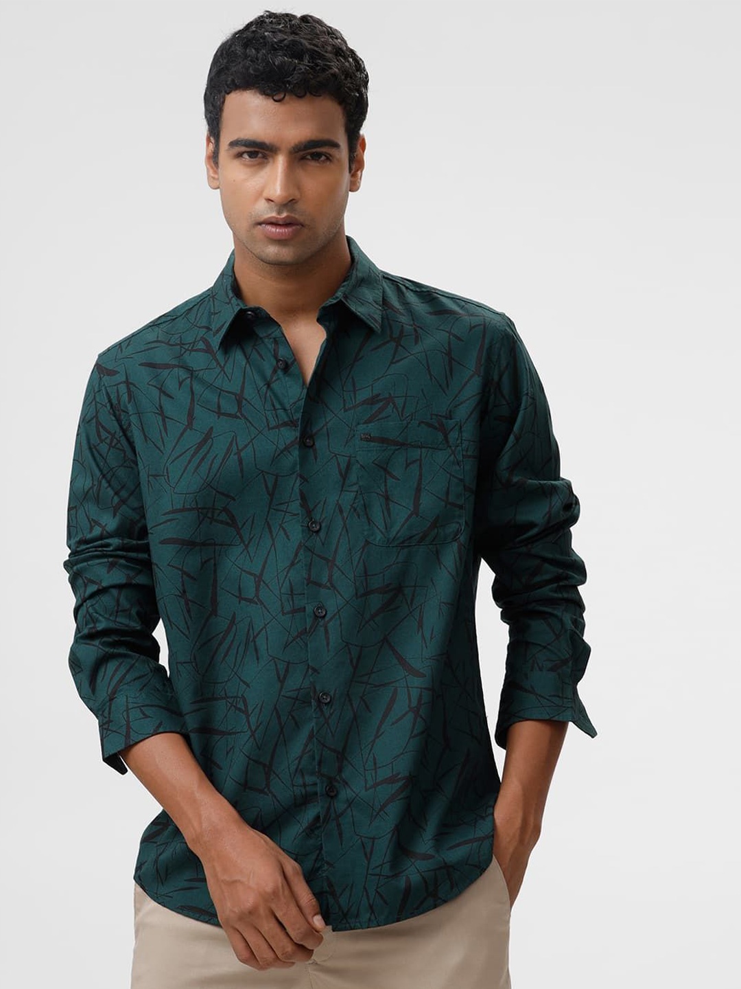

Basics Men Slim Fit Spread Collar Abstract Printed Cotton Casual Shirt, Green