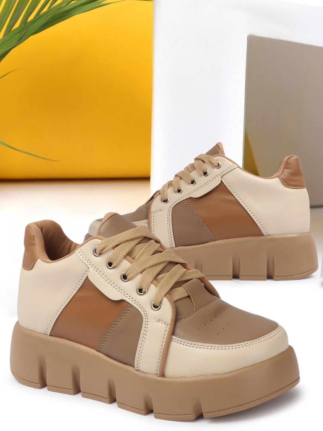 

Kinni Kat Women Colourblocked Sneakers, Beige